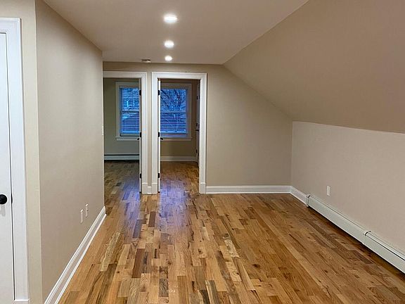 3rd image of 435 E 239th St Floor 3