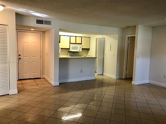 4th image of 1223 SW 46th Ave APT 107