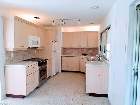4th image of 7509 McDaniel Dr