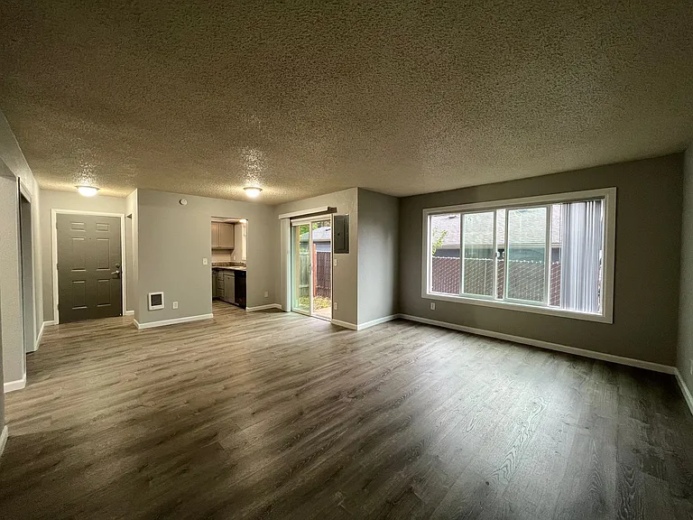 Briar Rose Apartments — Photo 40
