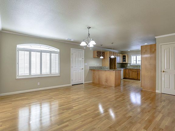 5th image of 311 Metzgar St