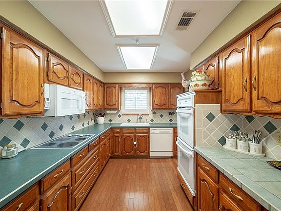 3rd image of 2701 La Vida Pl