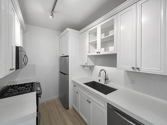 4th image of 1216 N La Cienega Blvd APT B2