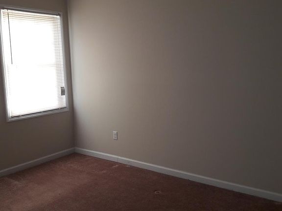 5th image of 3031 N Main St