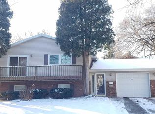 925 Huffman Ct, Dekalb, IL 60115