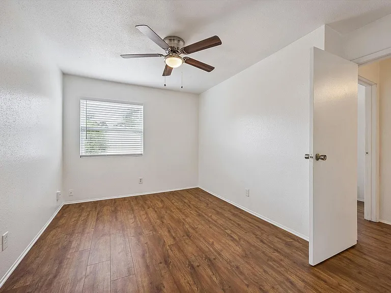 768 Memorial Mews St #4 — Photo 5