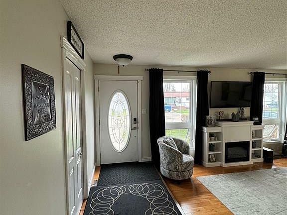 4th image of 2332 Hamelin St