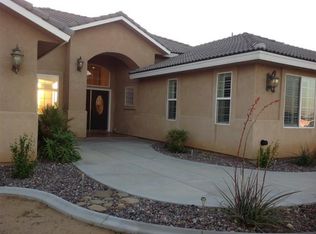 7490 Rodeo Rd, Oak Hills, CA 92344