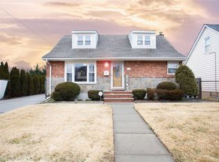 129 Covert Ave, Elmont, NY 11003