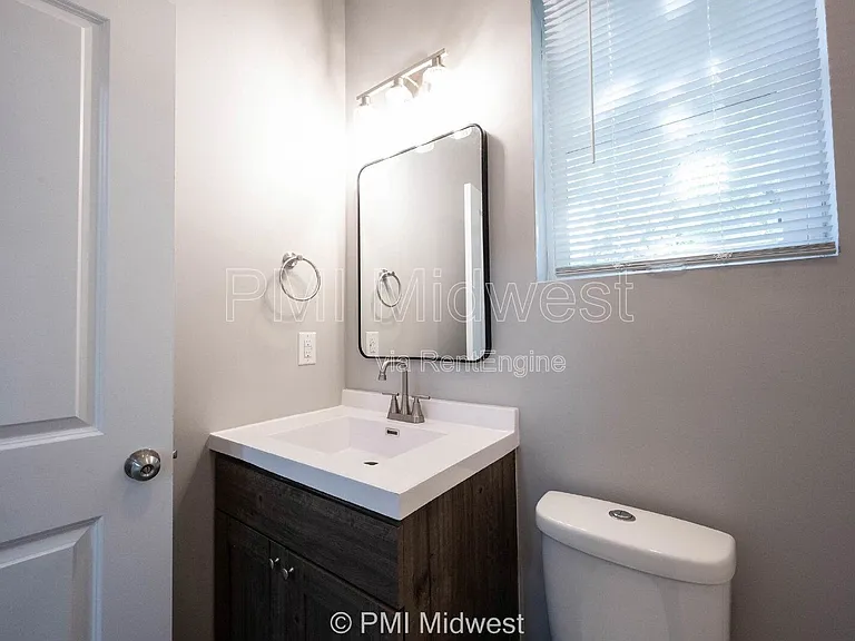 2038 E Maryland St #B — Photo 22