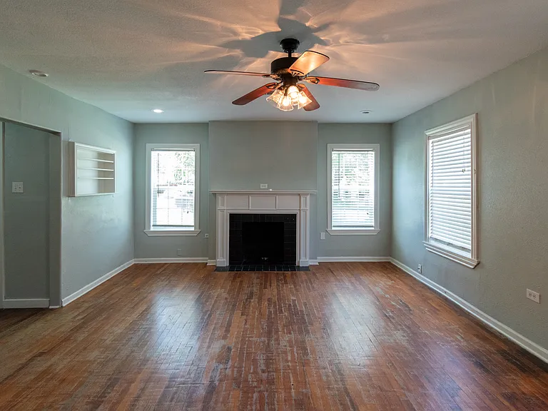 2606 Pine Ave — Photo 23