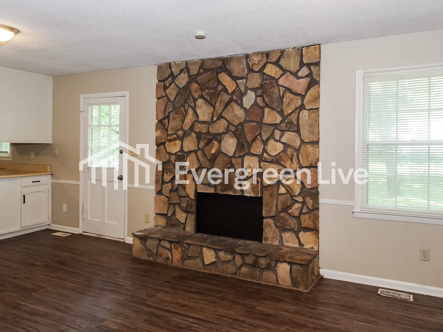 4 bed, 2.0 bath, 2103 sqft, $1,645 — Photo 3