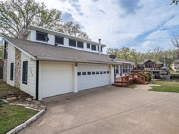 3rd image of 260 Nob Hill Cir