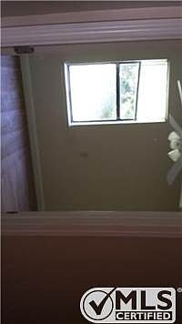 5th image of 105 Kingsbury Ct APT B
