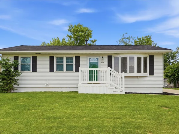 806 29th St NW, Cedar Rapids, IA 52405