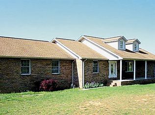 371 Gaut Rd, Dandridge, TN 37725