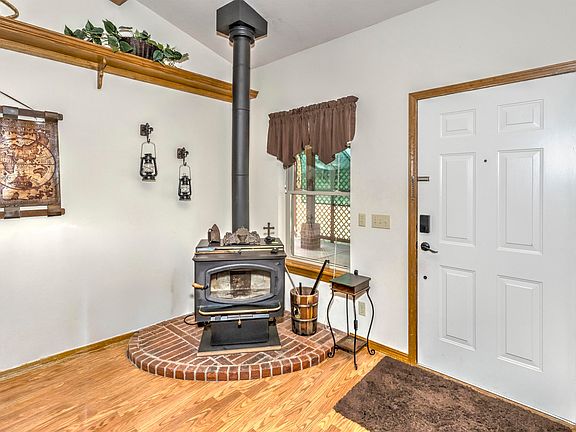 4th image of 5050 Lakeside Dr