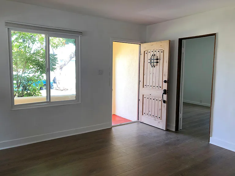 4361 Chase Ave — Photo 4