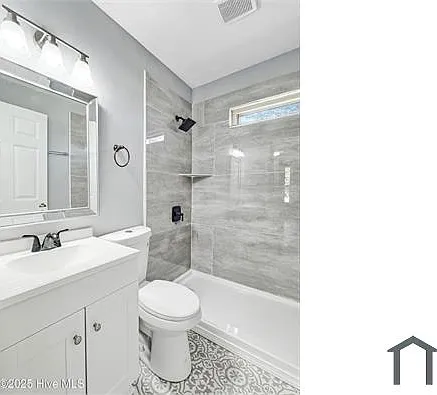 3 bed, 1050 sqft, $1,900 — Photo 2