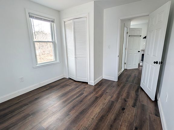 4th image of 40 E Greenwich Ave Floor 2