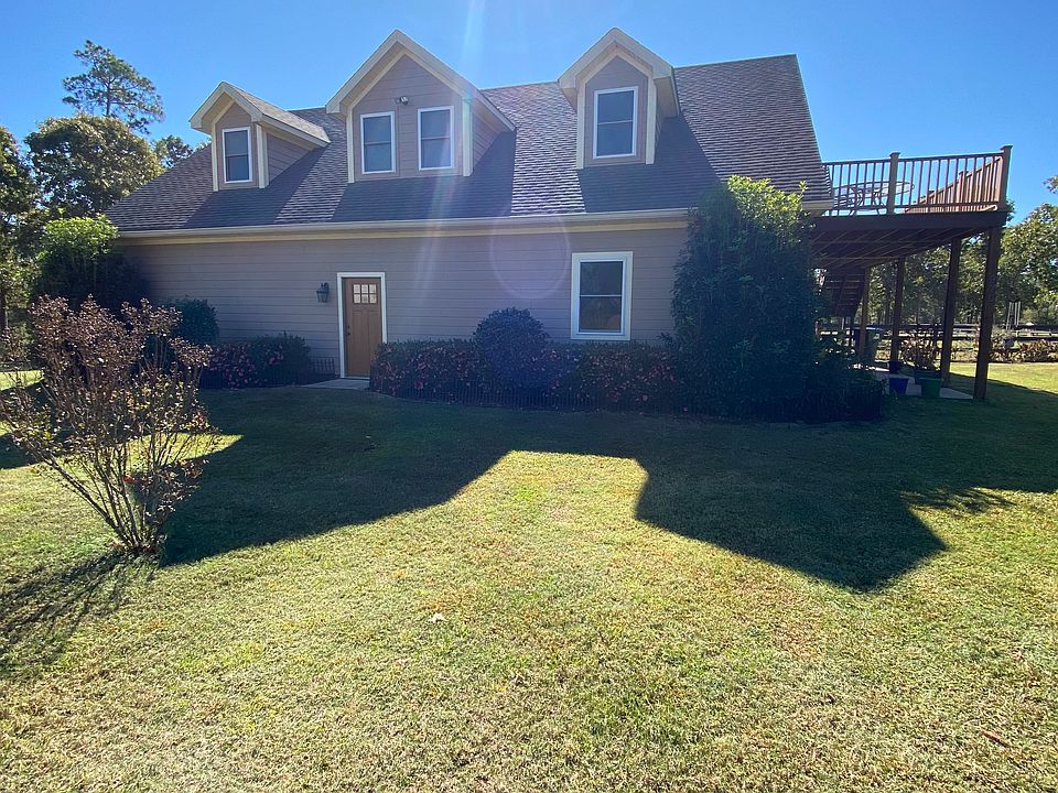 Front view of apartment showing large deck