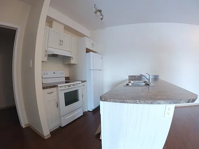 Beautiful 2 bedroom Unit Located in Innisfail (RP018) — Photo 1