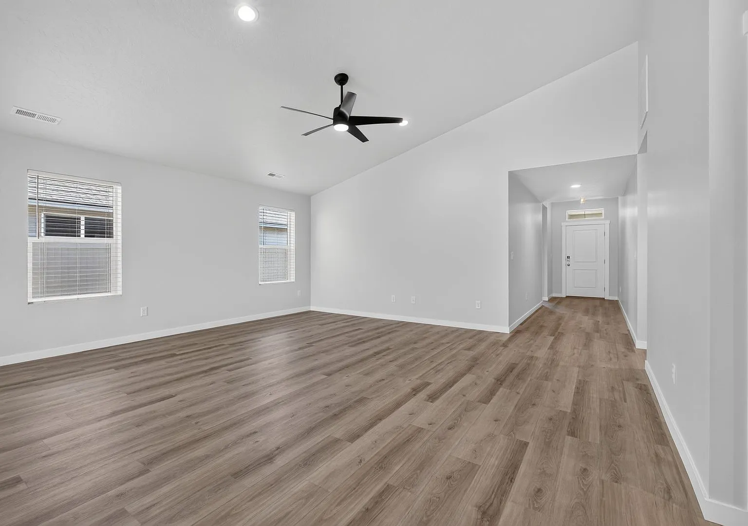 Brand New 4bd/2ba Single Level Nampa Home w/3-Car Garage — Photo 3