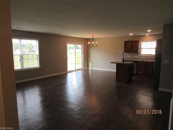 3rd image of 755 Red Oak Ln