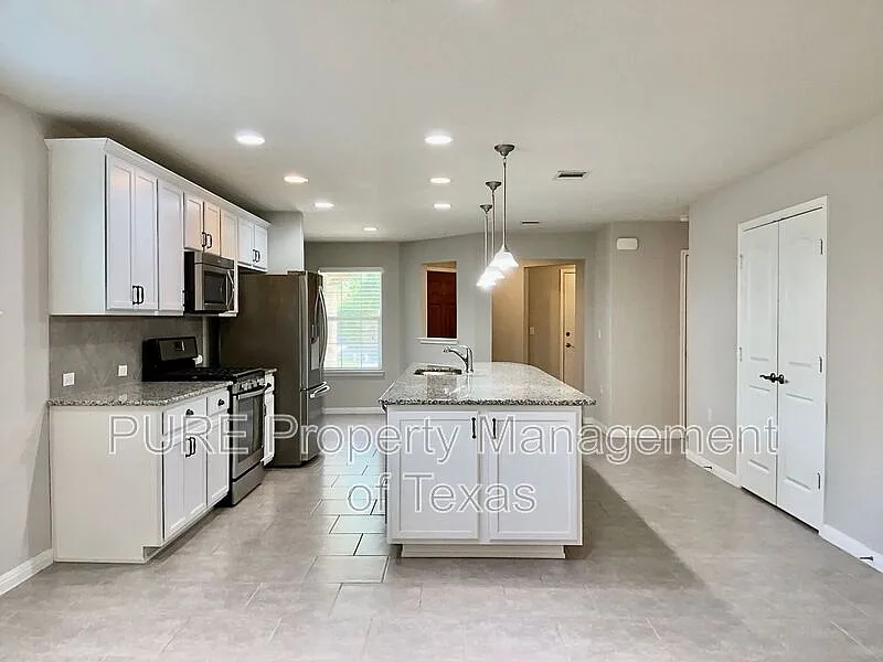 2 bed, 2.0 bath, 1429 sqft, $1,975 — Photo 4