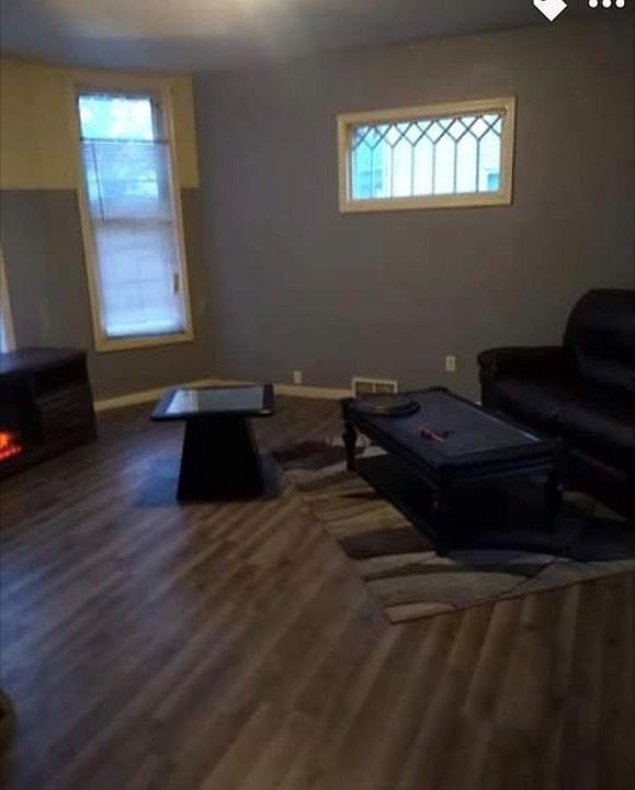 2nd image of 421 17th St NE