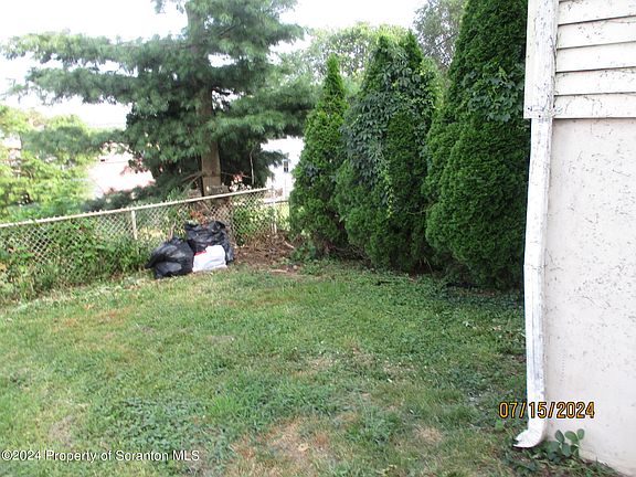 3rd image of 542 N Bromley Ave #1/2
