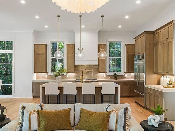 2nd image of 340 Mirador Ct