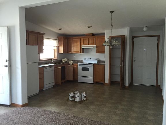 Kitchen has dishwasher too