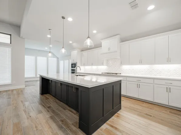 10480 Gray Hills Dr, Fort Worth, TX 76126