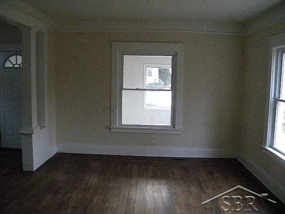 5th image of 923 N Oakley St