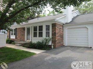 42211 Old Pond Cir #48, Plymouth, MI 48170