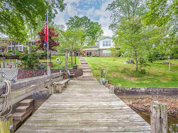 2nd image of 7519 Savannah Dr
