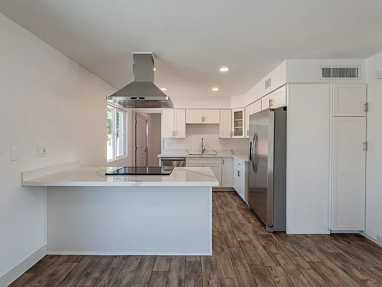 102 E Santa Cruz Dr — Photo 15