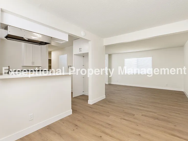 21907 Dolores St — Photo 5