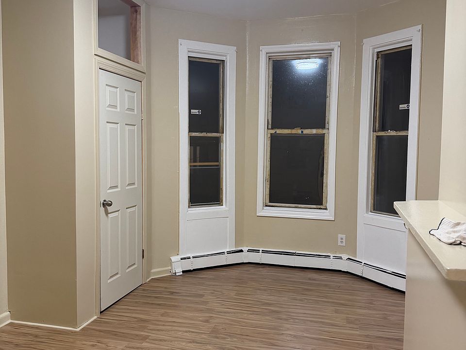 2nd image of 252 Halladay St APT 2