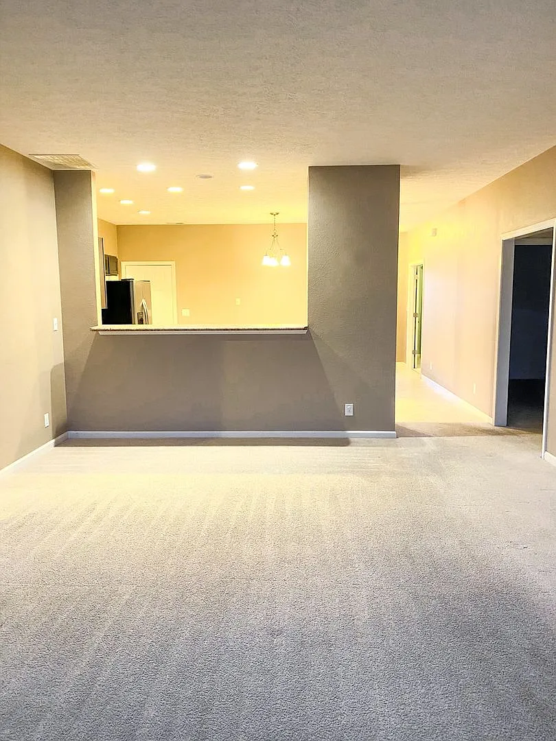 3 Bedroom Home In Lindberg Village — Photo 4