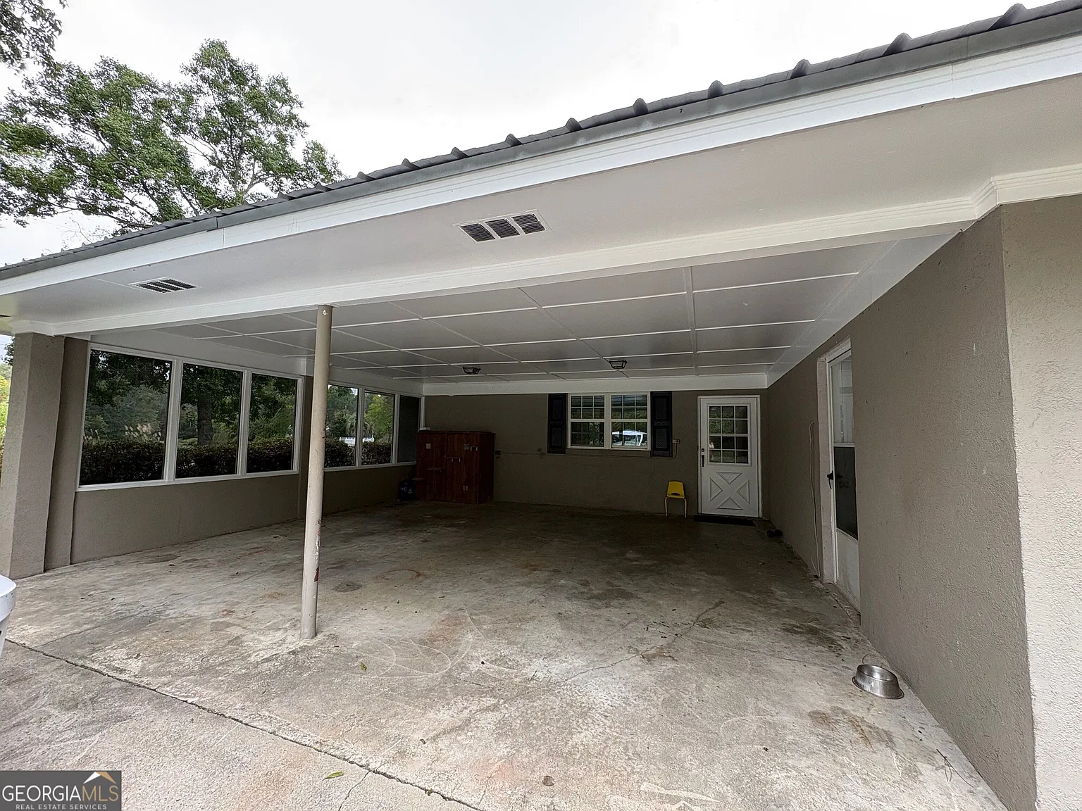 4 bed, 2.5 bath, 2289 sqft, $2,000 — Photo 2