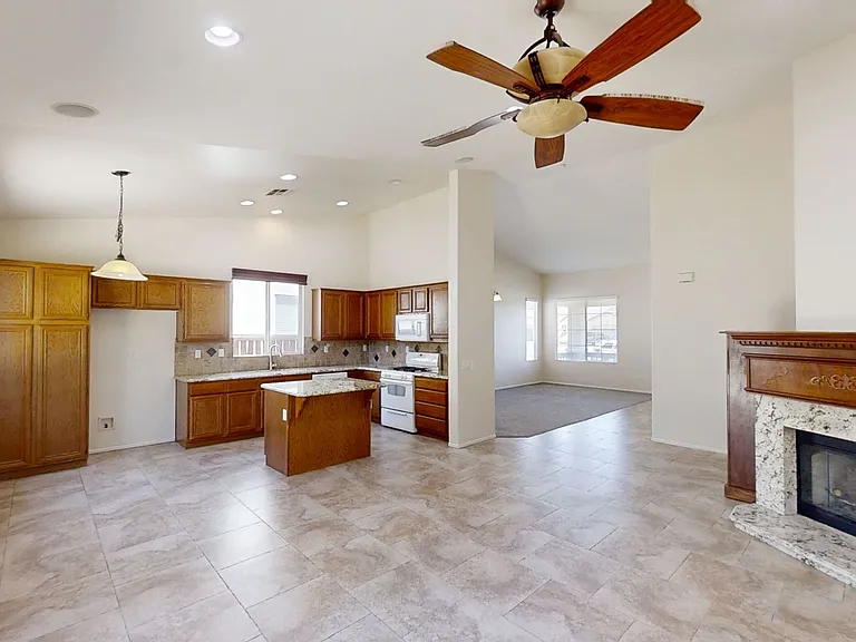 34400 Glenwood Dr — Photo 4