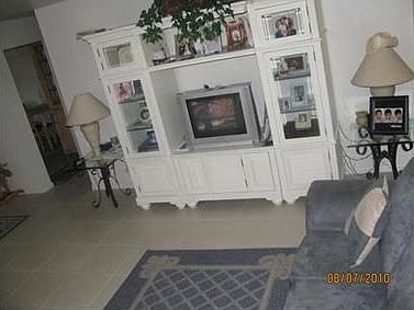 3rd image of 1025 Hispana Ave