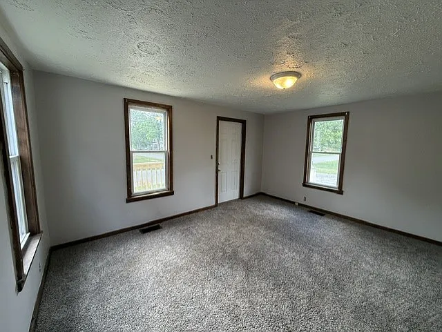 421 N Cedar Ave — Photo 2