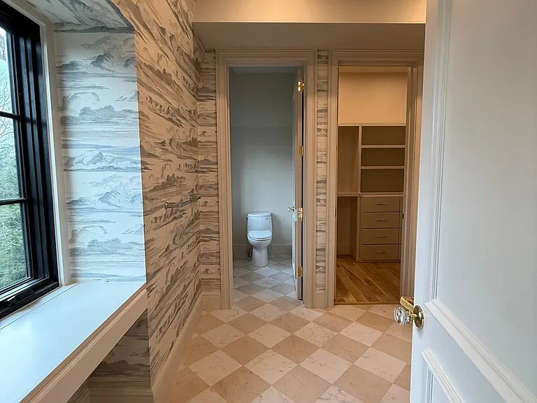 110 Lynnwood Blvd — Photo 12