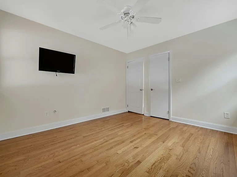 126 Huber St — Photo 16