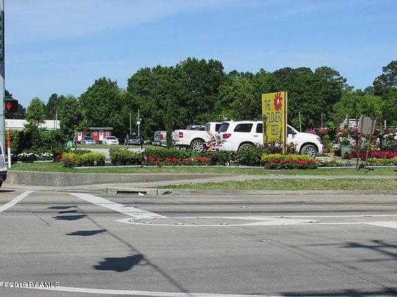 3rd image of 3270 Ambassador Caffery Pkwy