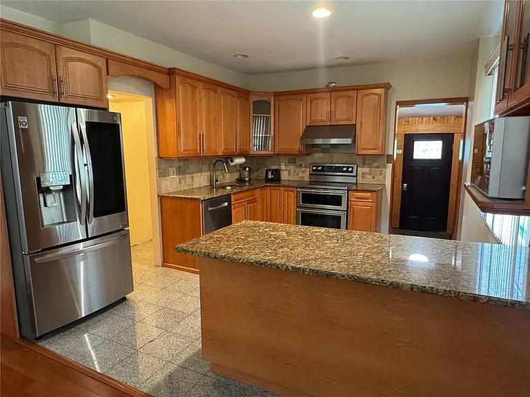 26 Center Ave — Photo 6
