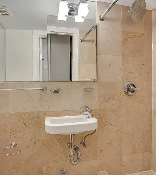 202 E 13th St #3G — Photo 6